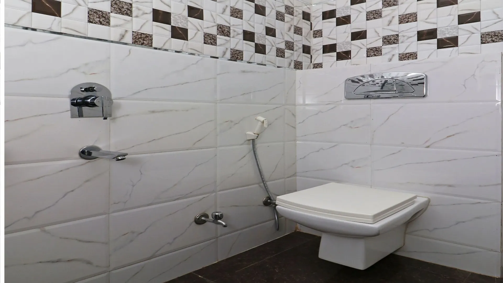 Oyo 9974 Hotel Taj Prince Агра 2*,
